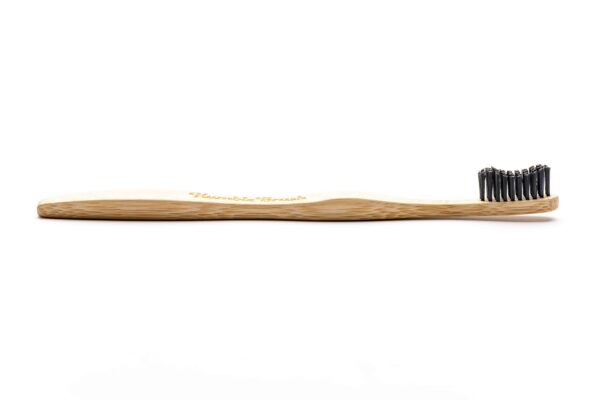 Brosse à dents soft noir : The Humble Co. – Image 3
